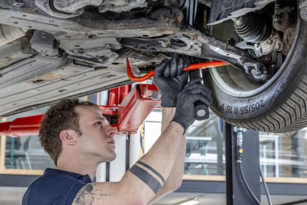 How to inspect steering and suspension parts? | SIDEM